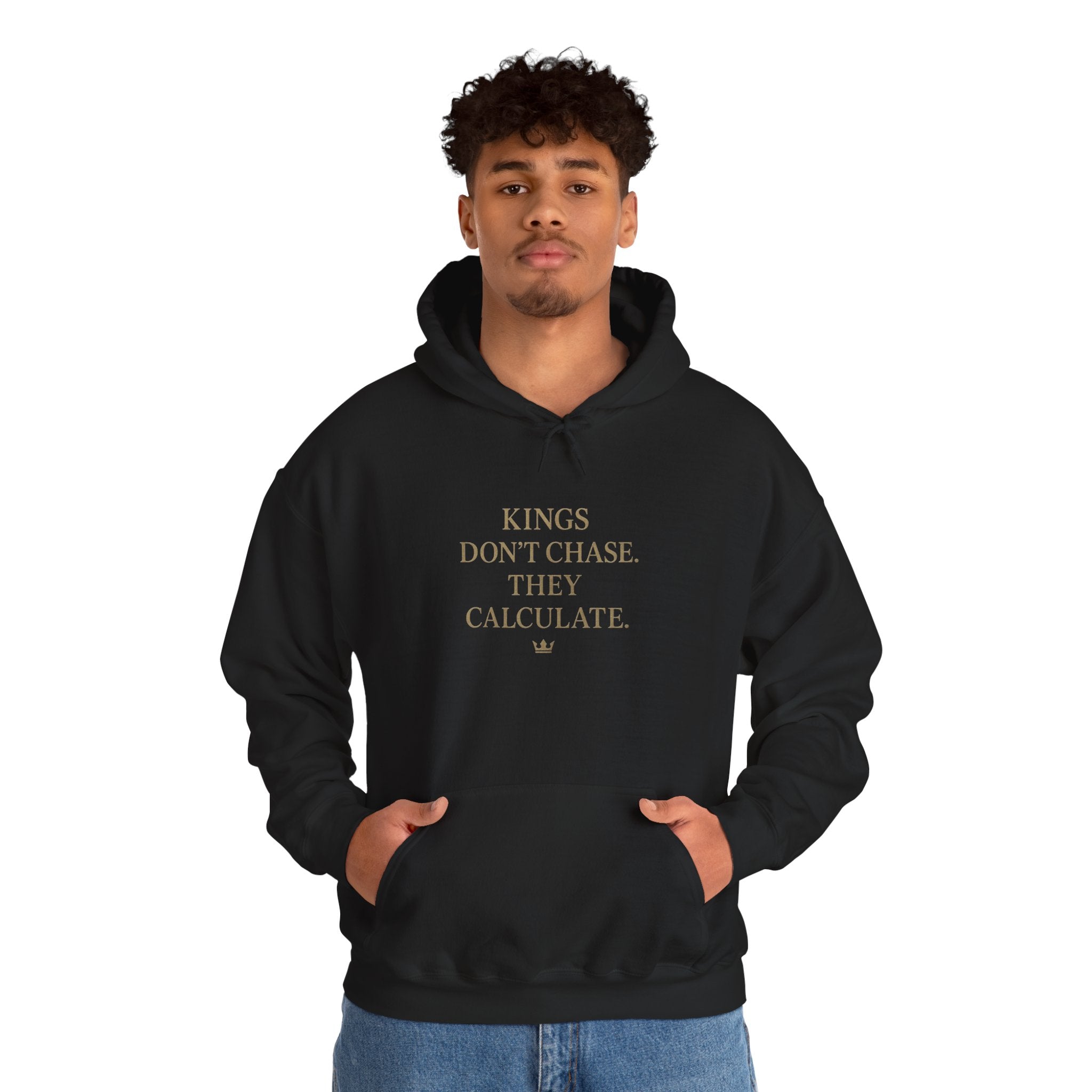 Motivational Hoodie - Kings Don't Chase They Calculate, Cozy Unisex Hooded Sweatshirt for Everyday Wear, Gift for Him/Her, Relaxed [...]